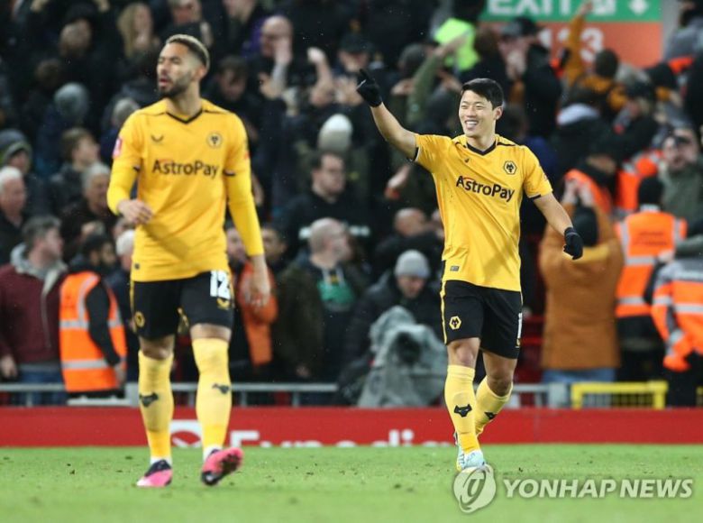 황희찬, 시즌 첫골 작렬... 이제 마음고생도 훌훌~ (연합뉴스)