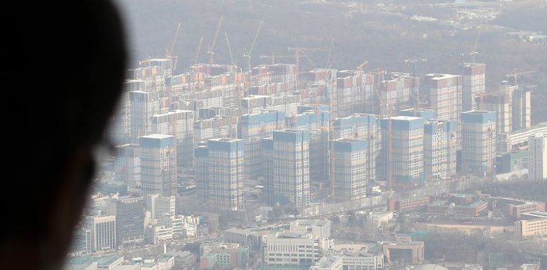 서울 강동구 둔촌주공 재건축 현장에서 공사가 한창이다. 뉴스1