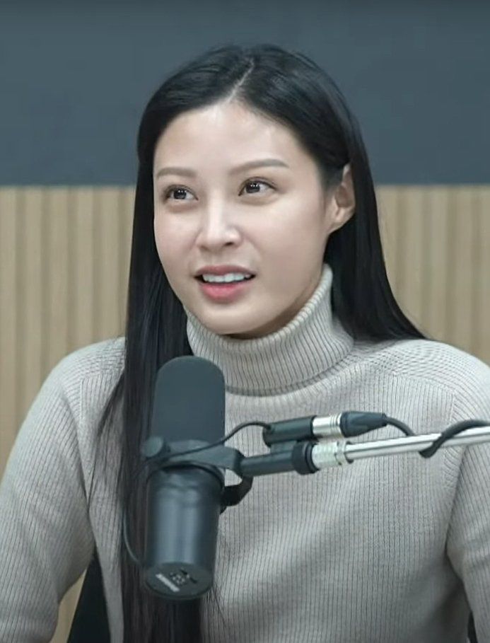 조국 전 법무부 장관의 장녀 조민씨가 6일 유튜브 방송 ‘김어준의 겸손은 힘들다 뉴스공장’에 출연해 직접 얼굴을 드러내고 공개인터뷰를 했다. 사진=김어준 유튜브 채널 화면 캡처, 뉴스1