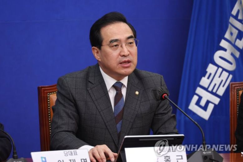 박홍근 더불어민주당 원내대표가 8일 오전 국회에서 열린 최고위원회의에서 발언하고 있다. 연합뉴스