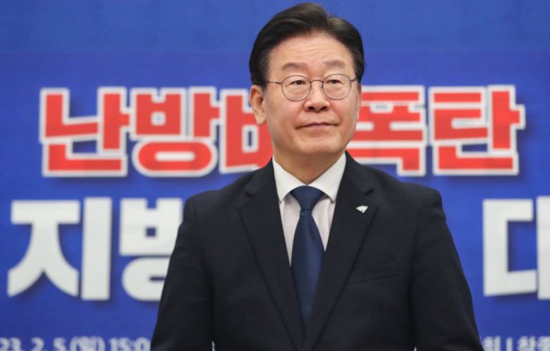 이재명 더불어민주당 대표가 5일 오전 국회에서 열린 '난방비 폭탄' 지방정부 대책 발표회에 참석하고 있다.