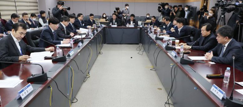 김소영 금융위원회 부위원장이 지난 22일 정부서울청사에서 열린 '제1차 은행권 경영·영업관행·제도 개선 TF 회의'를 주재하고 있다. 연합뉴스