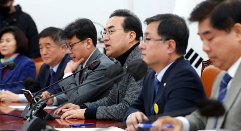 박홍근 더불어민주당 원내대표가 2일 오전 국회에서 정책조정회의에 참석해 발언하고 있다. 뉴시스