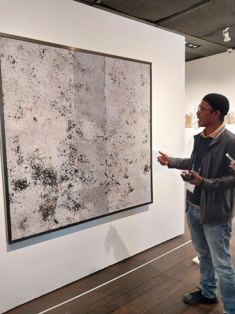 하미디 하디와 그의 작품 / 사진=이환주 기자