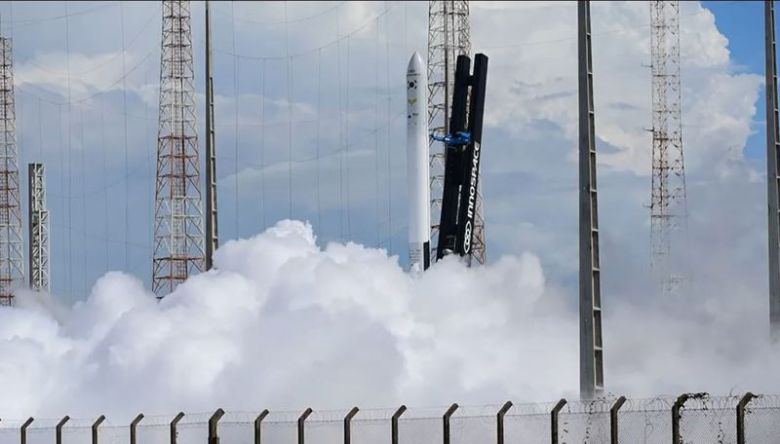 국내 우주 스타트업 이노스페이스가 독자개발한 엔진 검증용 시험발사체 '한빛-TLV'가 19일 오후 2시52분(현지시간) 브라질 공군 산하 알칸타라우주센터에서 성공적으로 발사됐다. 한빛-TLV가 알칸타라우주센터에서 굉음과 연기를 내뿜으며 발사되고 있다. 이노스페이스 제공