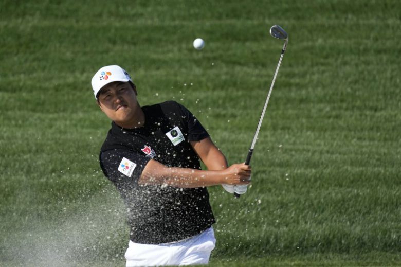 [폰테베드라비치=AP/뉴시스] 이경훈이 8일(현지시간) 미 플로리다주 폰테베드라비치의 TPC 소그래스 스타디움 코스에서 열리는 미국 프로골프(PGA) 투어 플레이어스 챔피언십을 앞두고 연습 라운딩을 하고 있다. 2023.03.09. /사진=뉴시스