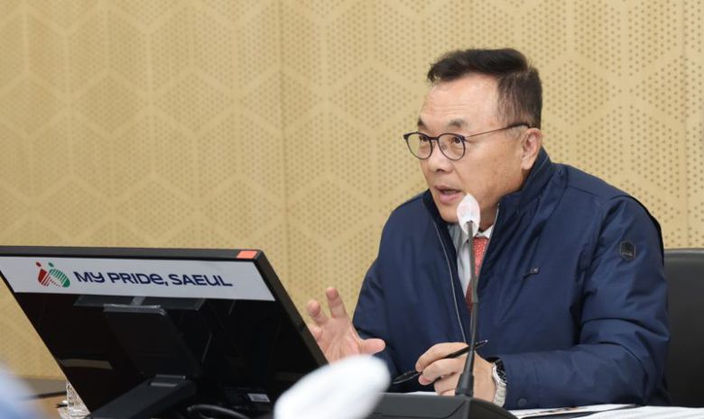 한국수력원자력 황주호 사장이 20일 새울원자력본부를 찾아 현장에서 일하는 직원들과 소통하며 발전소의 안전 운영 및 건설 사업 등 주요업무의 추진 현황 전반을 점검했다. 아울러 발전소 기동·정지 운전상태 감시 프로그램(SS-POS)의 원활한 운영도 함께 당부했다. /사진=새울원자력본부 제공