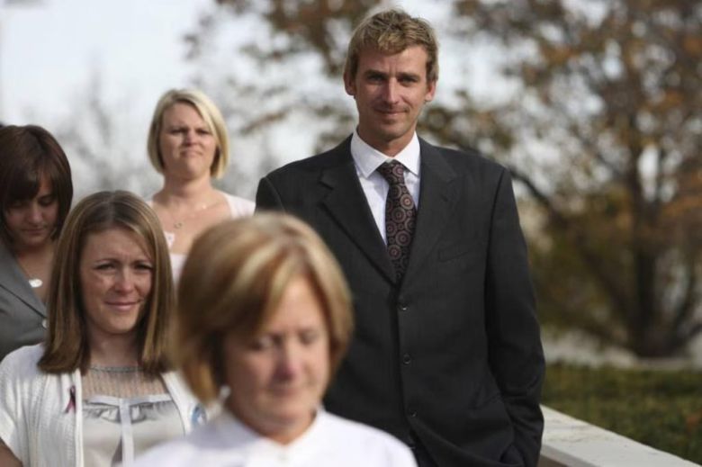 누명을 벗은 뒤 시카고 윌 카운티 법원을 걸어 나오고 있는 케빈 폭스의 모습. 사진=연합뉴스(시카고 트리뷴 화면 캡처)