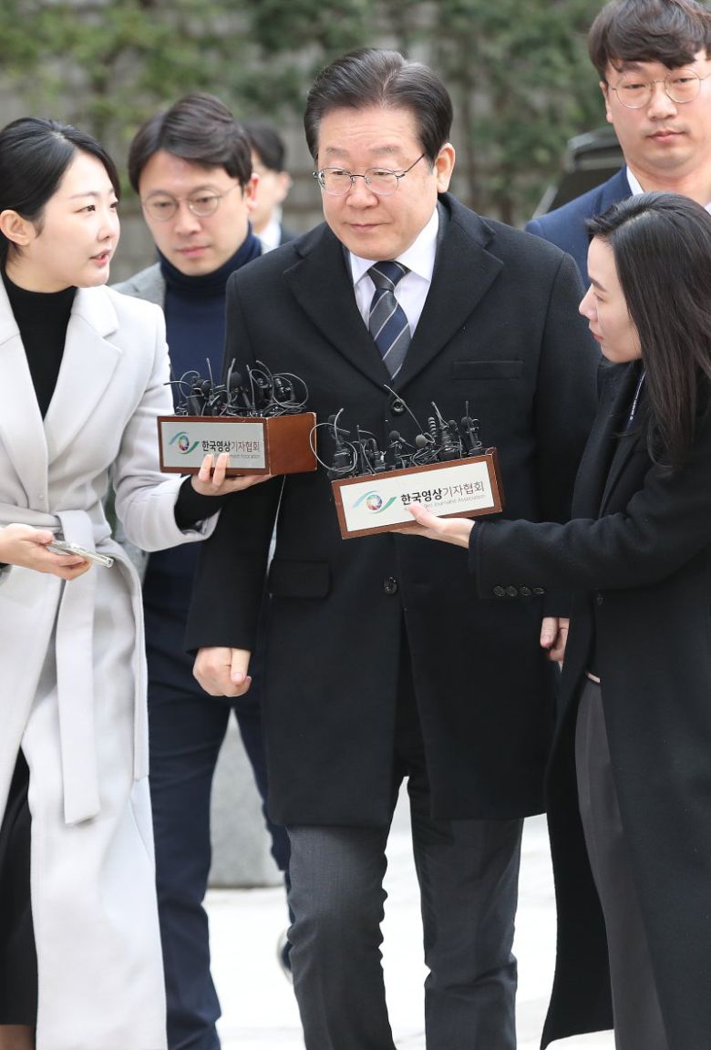 이재명 더불어민주당 대표가 지난 17일 오전 서울 서초구 서울중앙지방법원에서 열린 공직선거법 위반 공판에 출석하고 있다. /사진=뉴스1