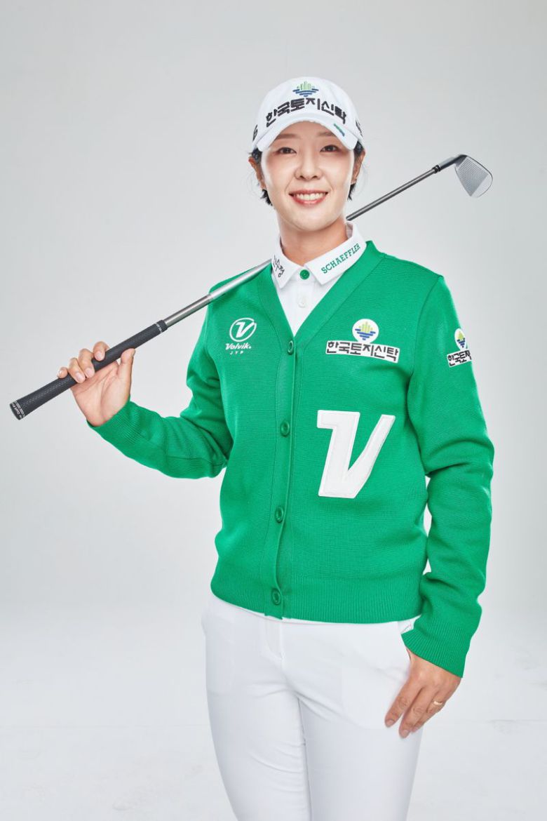 셰플러 브랜드 로고가 부착된 유니폼 입은 KLPGA 박지영 프로 /사진=셰플러코리아