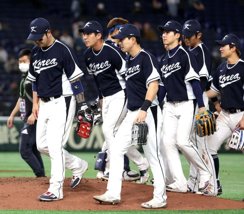 한국야구가 3회 연속 변방 팀에게 패배를 당하며 WBC 1R탈락했다. 거기에 일본에게는 4-13의 참패를 당하기도 했다 (뉴스1)