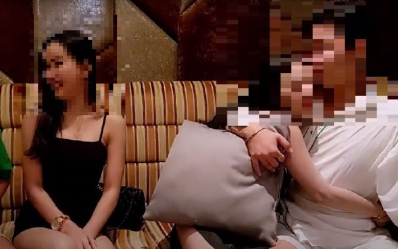 한 한국인 유튜버가 최근 태국의 유흥주점을 방문해 여성들과 신체 접촉을 하는 장면을 유튜브 영상으로 내보냈다. /사진=뉴시스