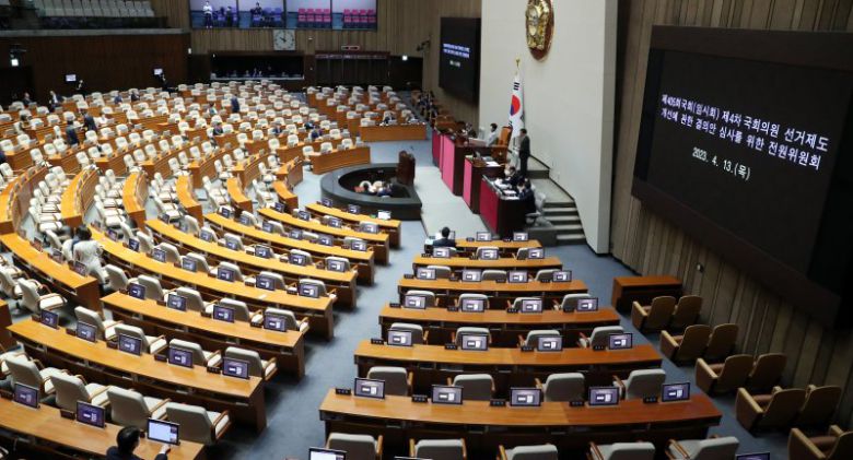 [서울=뉴시스] 추상철 기자 = 13일 오전 서울 여의도 국회에서 제405회국회(임시회) 제4차 국회의원 선거제도 개선에 관한 결의안 심사를 위한 전원위원회가 열리고 있다. 2023.04.13. scchoo@newsis.com <저작권자ⓒ 공감언론 뉴시스통신사. 무단전재-재배포 금지.> /사진=뉴시스화상