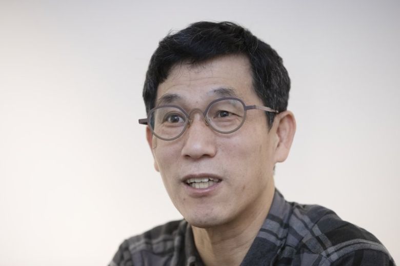 [서울=뉴시스] 이윤청 기자 = 진중권 전 동양대 교수가 지난 23일 서울 서대문구 충정로역 인근의 한 레스토랑에서 뉴시스와 인터뷰하고 있다. 2020.12.27. radiohead@newsis.com /사진=뉴시스