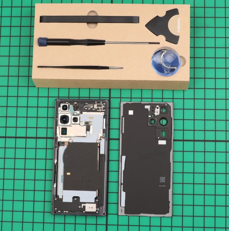 갤럭시 자가 수리 도구와 갤럭시 S22 울트라 삼성전자 제공