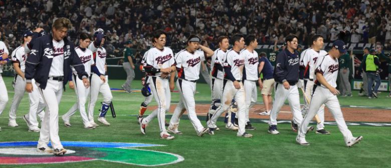 [도쿄=뉴시스] 김선웅 기자 = 9일 일본 도쿄돔에서 열린 월드베이스볼클래식(WBC) 2023 B조 호주와 대한민국의 경기, 7:8로 패배한 야구대표팀이 아쉬운 표정을 하며 덕아웃으로 향하고 있다. 2023.03.09. mangusta@newsis.com /사진=뉴시스