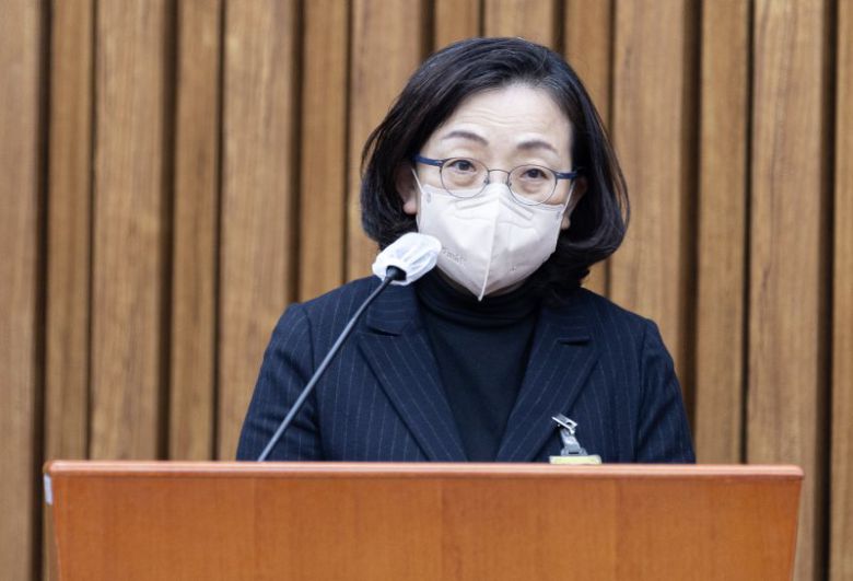 최재원 용산구청 보건소장이 지난 1월 6일 서울 여의도 국회에서 열린 용산 이태원 참사 진상규명과 재발방지를 위한 국정조사 2차 청문회에서 의원 질의에 답변하고 있다. /사진=뉴스1