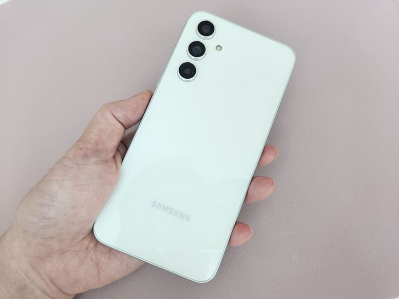 갤럭시퀀텀4 후면. 사진=구자윤 기자