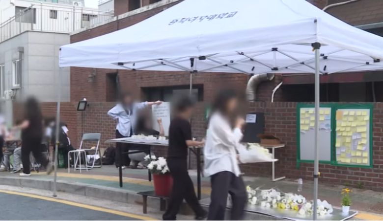 동덕여대 캠퍼스 내에 추모 공간이 마련됐다. 연합뉴스TV 캡처