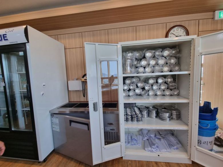 김해 장례식장의 다회용 식기 보관함 모습. 다회용기 세척 전문업체를 통해 공급받고 있다. 울산환경운동연합 제공