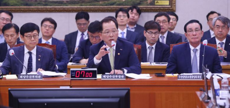 조승환 해양수산부 장관이 20일 오후 국회에서 열린 농림축산식품해양수산위원회 전체회의에서 의원 질의에 답변하고 있다. 뉴시스