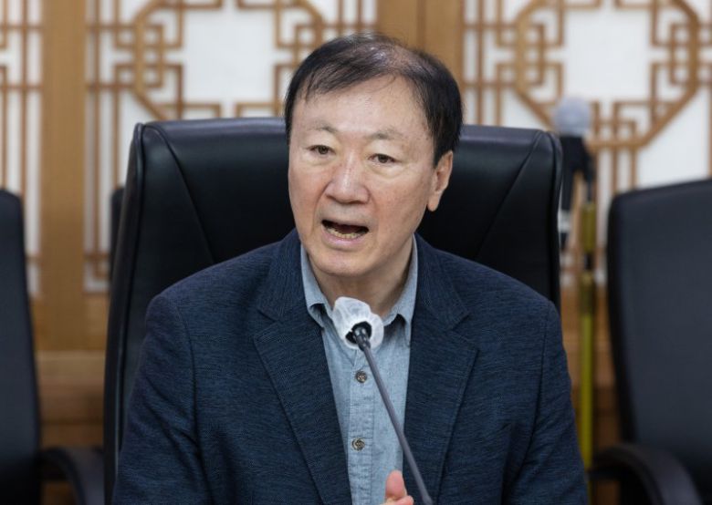 경찰제도 발전위원회 12차 회의 결과 말하는 박인환 위원장 (서울=연합뉴스) 황광모 기자 = 박인환 경찰제도 발전위원회 위원장이 3일 오전 서울 종로구 정부서울청사에서 열린 제12차 경찰제도 발전위원회 회의를 마친 뒤 회의결과를 설명하고 있다. 2023.5.23 hkmpooh@yna.co.kr (끝) /사진=연합 지면화상