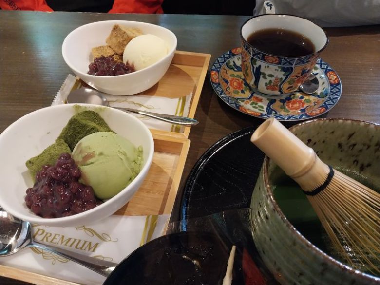 유후인 거리의 카페 하나요리에서 먹은 차와 간식들 / 사진=이환주 기자