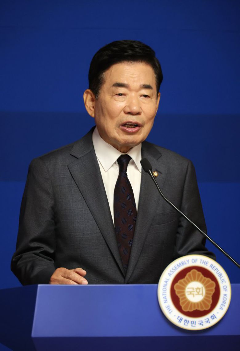 김진표 국회의장이 4일 오전 국회 사랑재에서 취임 1주년 기자간담회를 하고 있다. 연합뉴스