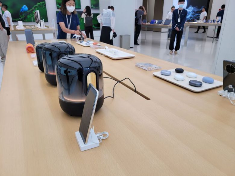 중국 상하이 난징동루에 위치한 화웨이 플래그십 스토어 내부. 사진=김준혁 기자