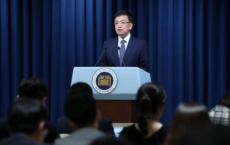 최상목 경제수석이 6일 서울 용산 대통령실 청사에서 윤석열 대통령의 리투아니아-폴란드 순방 주요 경제 일정 및 예상 성과 관련 브리핑을 하고 있다. /사진=뉴시스화상