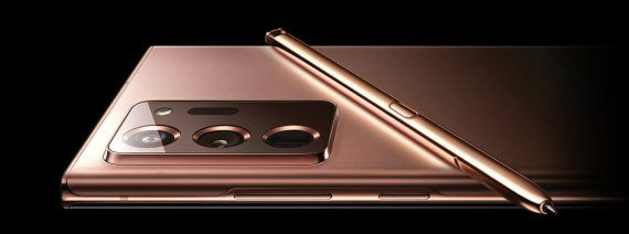 갤럭시노트20울트라. 내년 초 출시 예정인 갤럭시S22울트라와 후면 카메라 디자인 이외 구성이 유사할 것이라는 관측이 나온다. 삼성전자 홈페이지 캡처.