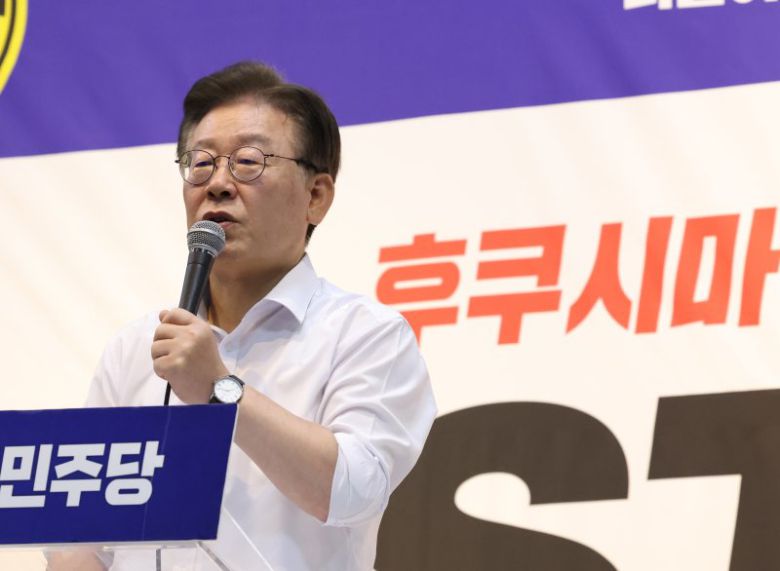 (서울=뉴스1) 송원영 기자 = 이재명 더불어민주당 대표가 31일 저녁 서울 여의도 국회 로텐더홀에서 열린 '후쿠시마 오염수 저지' 긴급 의원총회에서 발언을 하고 있다. 2023.8.31/뉴스1 /사진=뉴스1화상