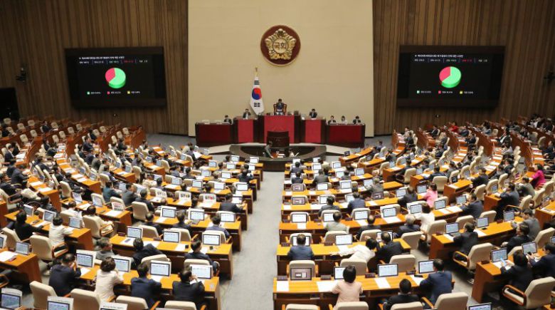 지난 8월24일 오후 서울 여의도 국회에서 열린 제409회 국회(임시회) 제1차 본회의에서 제409회 국회(임시회) 회기결정의 건에 대한 수정안이 재적 298인, 재석 251인, 찬성 158인, 반대 91인, 기권 2인으로 가결되고 있다. 사진=뉴스1
