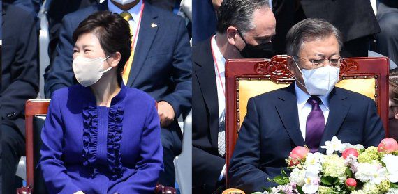 문재인, 박근혜 전 대통령이 10일 서울 여의도 국회에서 열린 제20대 대통령 취임식에 참석해 있다. 2022.5.10 /사진=뉴시스