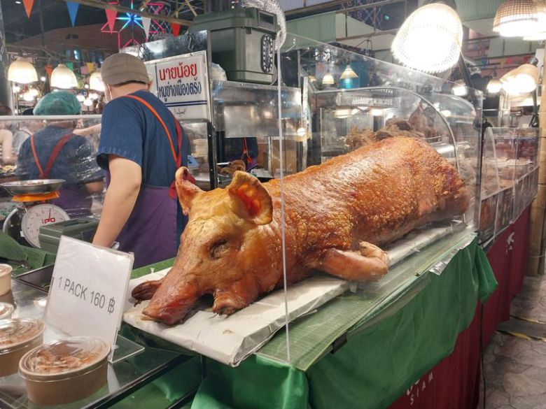 방콕의 초대형 쇼핑몰인 아이콘시암 지하에 있는 '숙시암'의 한 가게.