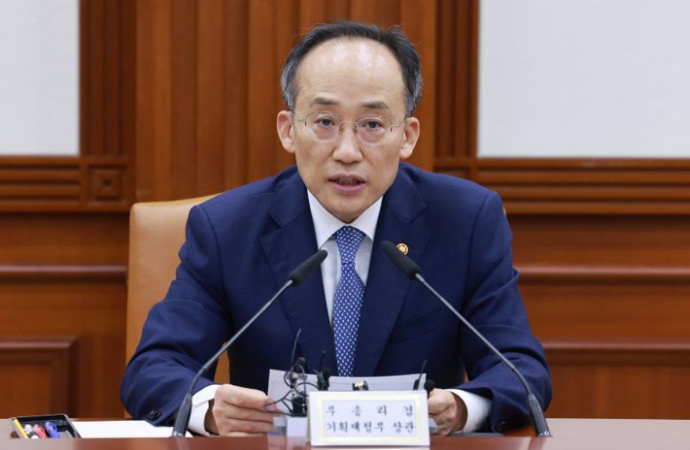 추경호 경제부총리 겸 기획재정부 장관이 18일 정부서울청사에서 열린 비상경제장관회의 겸 수출투자대책회의에서 발언하고 있다. 연합뉴스