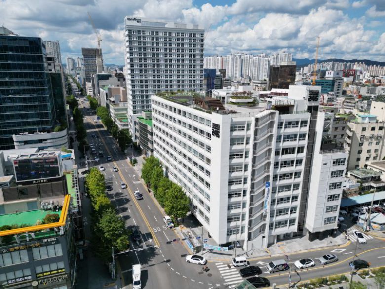 전일빌딩245(옛 전일빌딩)가 역사의 상징으로 남아 있는 광주 금남로 일대. 내달 8일 이곳에서는 시민들이 대규모로 참여하는 '광주 추억의 충장축제' 거리 퍼레이드가 펼쳐질 예정이다. 광주광역시 제공