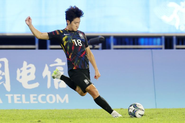 (항저우(중국)=뉴스1) 대한민국 이강인이 프리킥을 차고 있다.