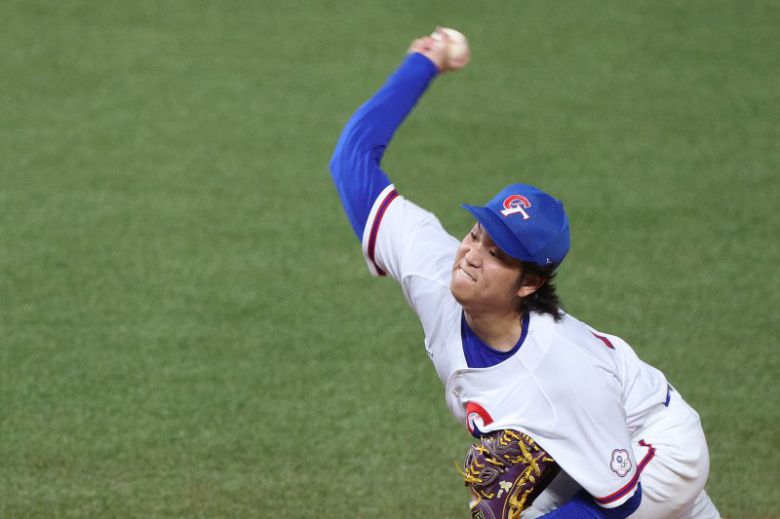 (항저우(중국)=뉴스1) 2일 중국 항저우 인근 사오싱 야구 스포츠 문화센터에서 열린 2022 항저우 아시안게임 야구 본선 B조 2차전 대한민국과 대만의 경기에서 7회초 등판한 대만 구린뤼양이 역투하고 있다.