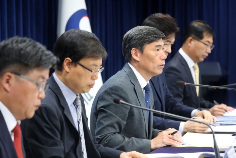 [서울=뉴시스] 배훈식 기자 = 일본 후쿠시마 오염수 2차 방류가 시작된 5일 오전 서울 종로구 정부서울청사에서 박구연 국무조정실 국무1차장이 오염수 방류 관련 브리핑을 하고 있다. 2023.10.05. dahora83@newsis.com <저작권자ⓒ 공감언론 뉴시스통신사. 무단전재-재배포 금지.> /사진=뉴시스화상