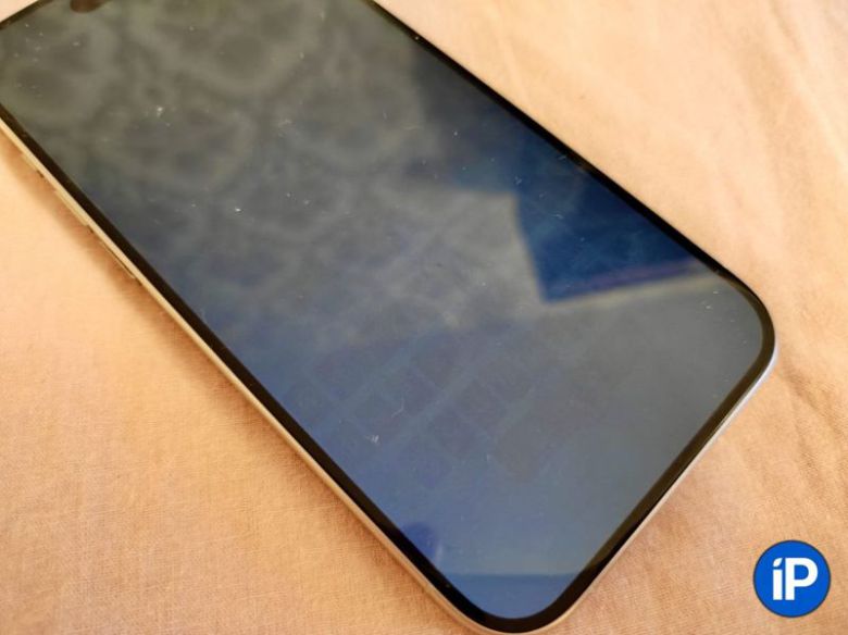 아이폰15 번인 현상이라며 올라온 사진. 러시아 아이폰스 캡처