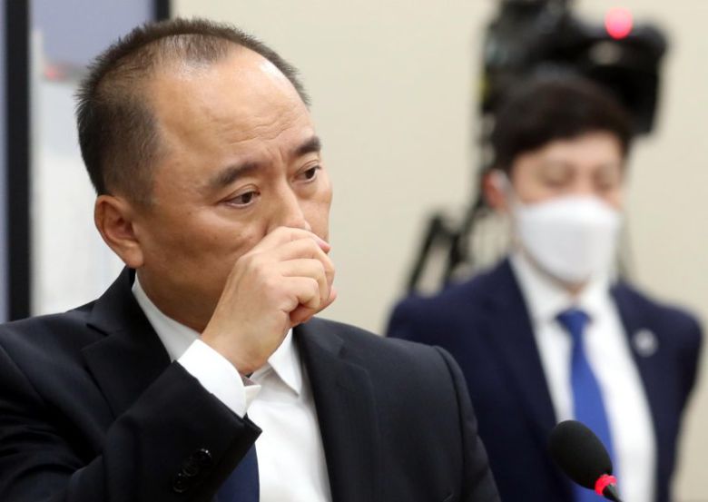 [서울=뉴시스] 조성봉 기자 = 마창민 DL E&C 대표가 12일 국회에서 열린 환경노동위원회 국정감사에 증인으로 출석해 잠시 생각에 잠겨 있다.