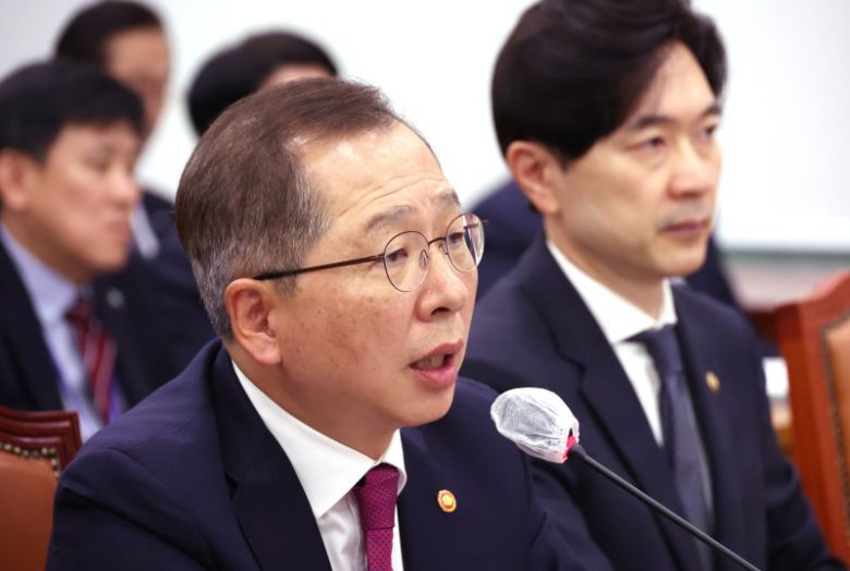 (서울=연합뉴스) 신준희 기자 = 25일 국회에서 열린 농림축산식품해양수산위원회의 해양수산부 및 소관 기관 종합감사에서 조승환 해수부 장관이 답변을 하고 있다.