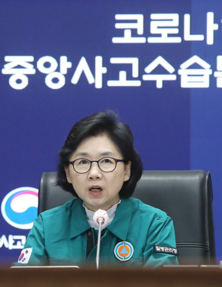 지영미 중앙방역대책본부장(질병관리청장)이 지난 20일 오전 서울 종로구 정부서울청사 서울상황센터에서 열린 코로나19 중앙사고수습본부 회의에 참석해 발언하고 있다. 출처=뉴시스