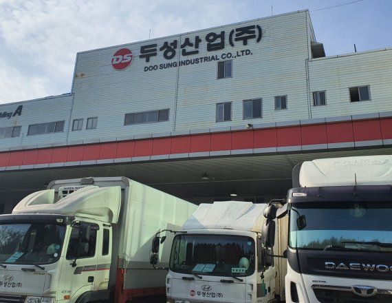 16명의 직원들이 독성 물질에 급성중독돼 처음으로 직업성 질병에 의한 중대재해사업장이 된 경남 창원시 두성산업 전경. 뉴스1