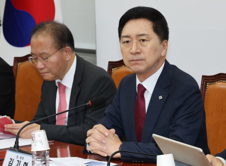 최고위 김기현 대표 (서울=연합뉴스) 한상균 기자 = 국민의힘 김기현 대표가 6일 국회에서 최고위원회의를 하고 있다. 2023.11.6 xyz@yna.co.kr (끝)