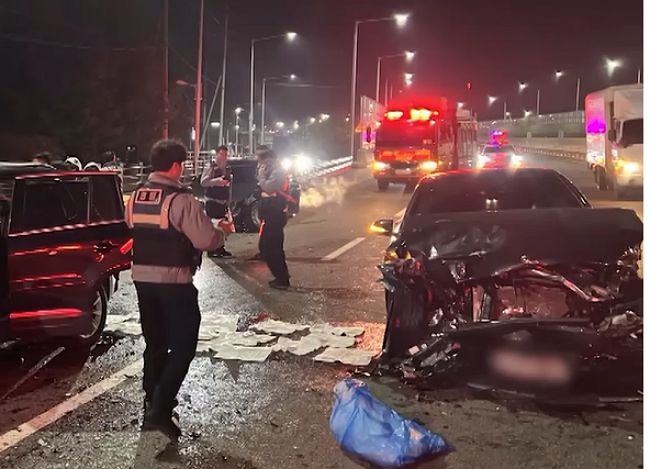 지난 18일 오후 11시 40분경 김포시 통진읍에서 발생한 역주행 충돌 사고. SBS 보도화면