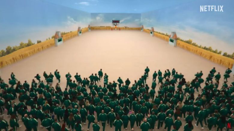 [서울=뉴시스] 넷플릭스 예능 '오징어 게임: 더 챌린지' 참가자들이 '무궁화 꽃이 피었습니다' 게임에 참여하고 있다. (사진=넷플릭스 유튜브 캡처) *재판매 및 DB 금지 /사진=뉴시스