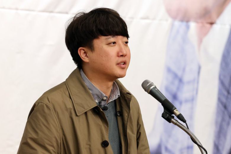 이준석 국민의힘 전 대표가 20일 오후 서울 여의도 국회 도서관에서 열린 하태경 의원 '여의도 렉카' 출판기념회에서 축사를 하고 있다. 2023.11.20 /사진=뉴스1