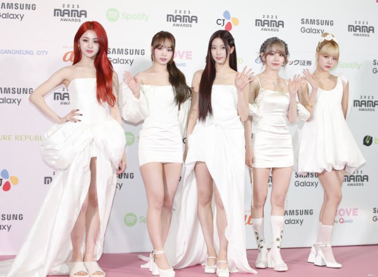 르세라핌의 허윤진(왼쪽부터)과 김채원, 카즈하, 사쿠라, 홍은채가 29일 일본 도쿄돔에서 열린 ‘2023 마마 어워즈(2023 MAMA AWARDS)’에 참석하고 있다. 2023.11.29/뉴스1 ⓒ News1 권현진 기자 /사진=뉴스1